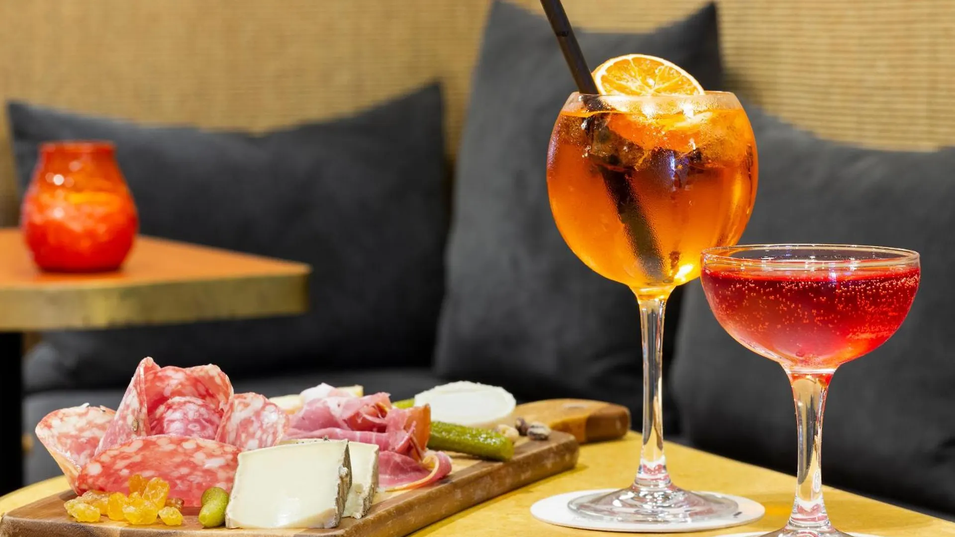 Oh La La ! Bar Bastille Hotel 3*